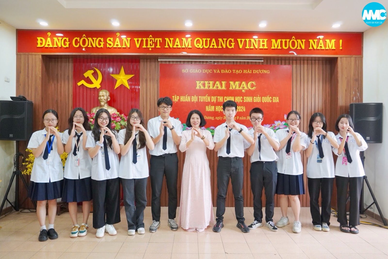 Nhấn để phóng to